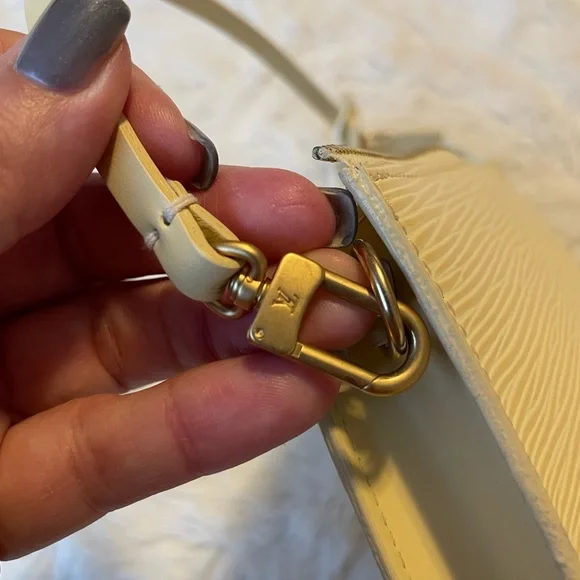 💎✨AUTHENTIC✨💎 Louis Vuitton Pochette Accessoires Epi Leather - Picture 8 of 10